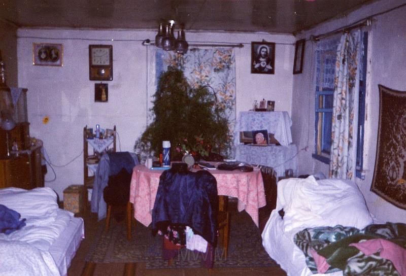 KKE 2429.jpg - Fot. Dom rodzinny - pomieszczenia, Komaje, 1985 r.